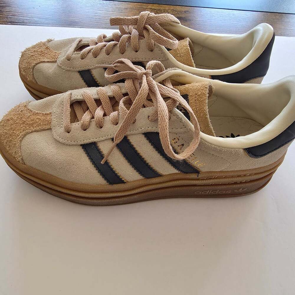 Adidas Gazelle Bold Womans Size 6 Cream Suede Platform Sneakers
